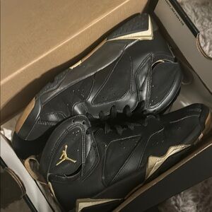 Jordan Men's Black and Gold Sneakers